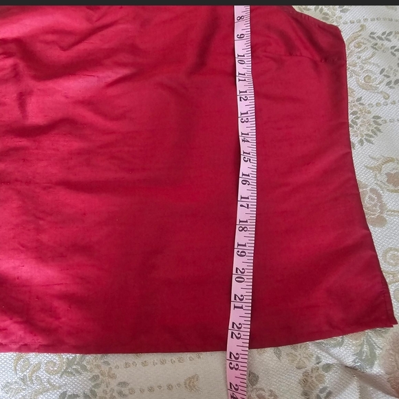 Silk Lorem by Beth Terrell Sleeveless Red Tank Top (Size Medium) - Picture 5 of 5